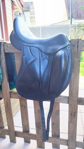 Selle dressage devoucoux 17"