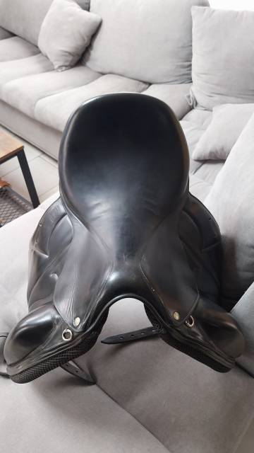 Selle dressage devoucoux 17"