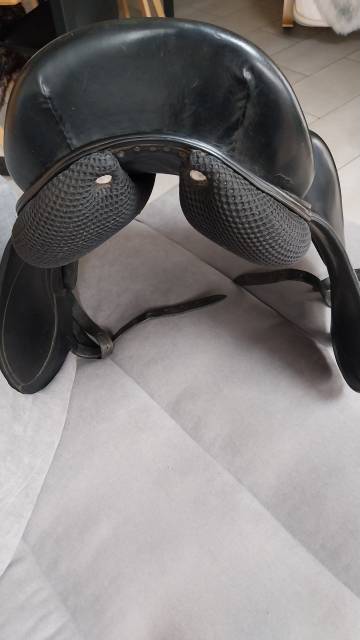 Selle dressage devoucoux 17"