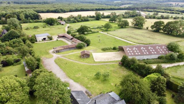 BOURG ACHARD - INSTALLATIONS ÉQUESTRES - 5,67 HA