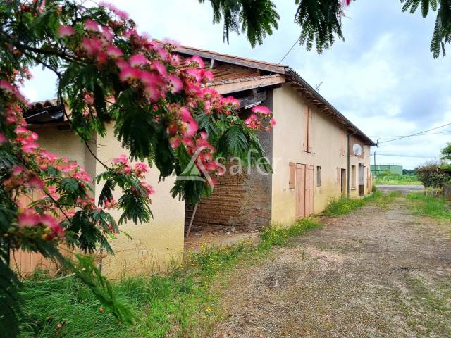 Proche de Montech ancien corps de ferme 185 m² à rénover sur