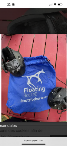 Floating boots