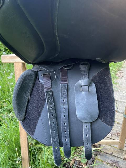 Selle Thorowgood Anatomic 17"