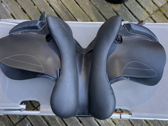 Selle Thorowgood Anatomic 17"