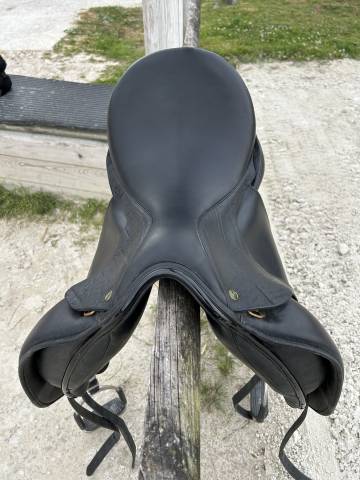 Selle de dressage parfait &eacute;tat 