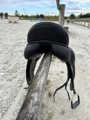 Selle de dressage parfait &eacute;tat 