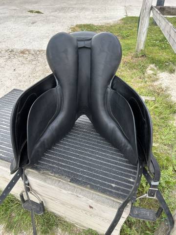 Selle de dressage parfait &eacute;tat 