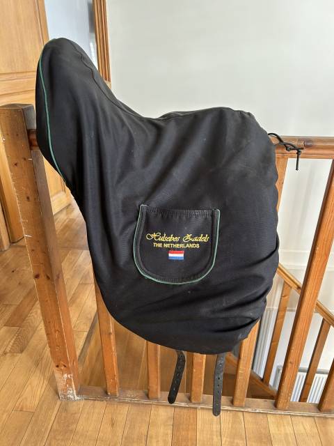 Selle de dressage parfait &eacute;tat 