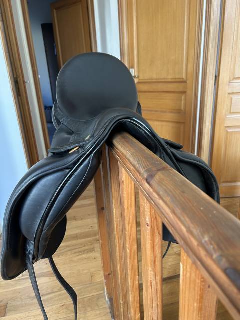 Selle de dressage parfait &eacute;tat 