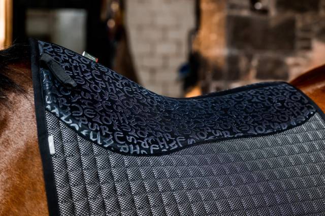 Tapis de selle dressage Horseware Tech comfort - horseware - 3d respirant