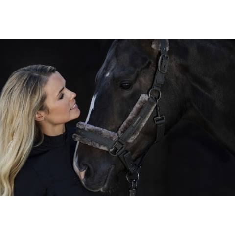 Licol sparkle fauxfur Essence 22 Eskadron