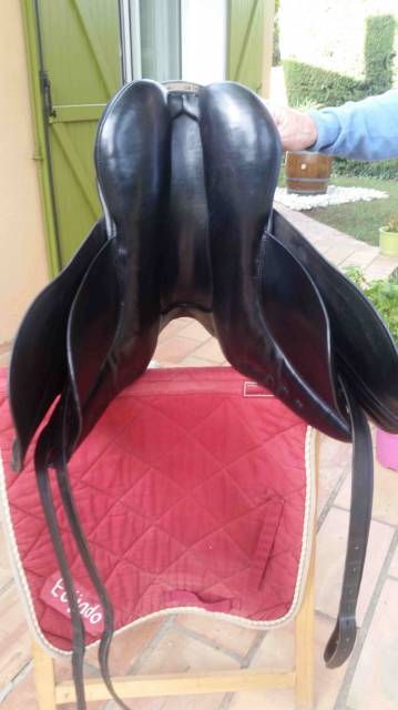 Selle de dressage Stubben Juventus 17 pouce