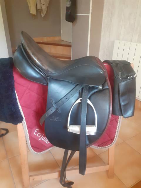 Selle de dressage Stubben Juventus 17 pouce