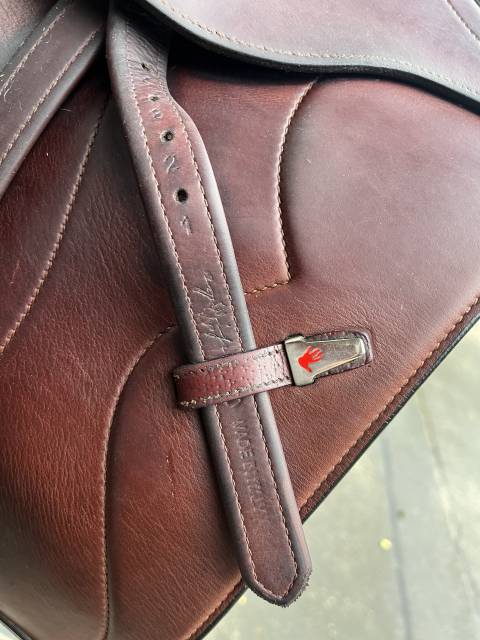 Selle 17 pouces Équipe 2023