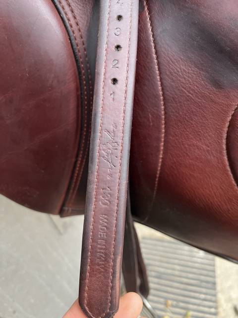 Selle 17 pouces Équipe 2023