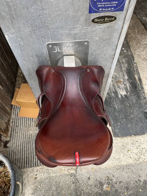 Selle 17 pouces Équipe 2023