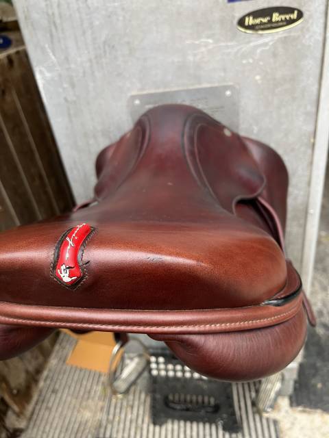 Selle 17 pouces Équipe 2023