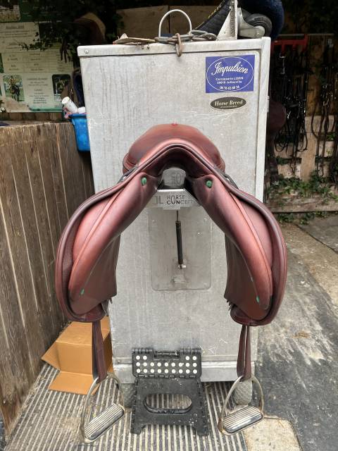 Selle 17 pouces Équipe 2023