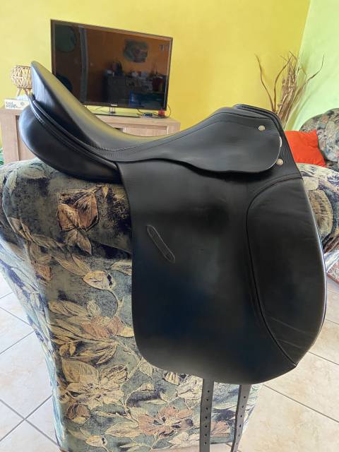 Selle de dressage 17 pouce - bon état général