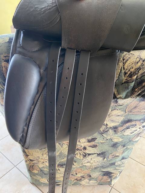 Selle de dressage 17 pouce - bon état général
