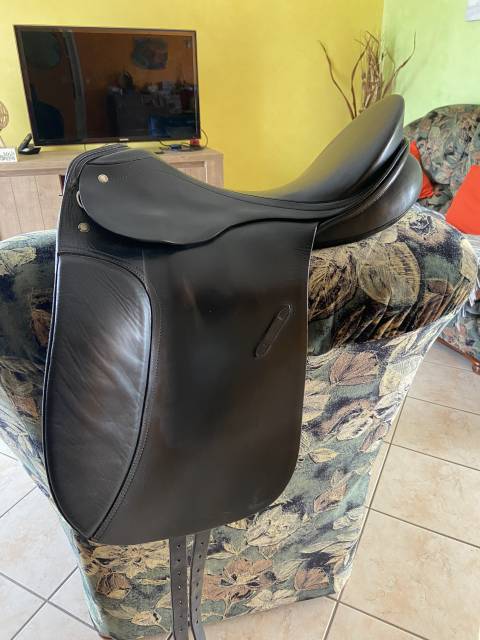 Selle de dressage 17 pouce - bon état général