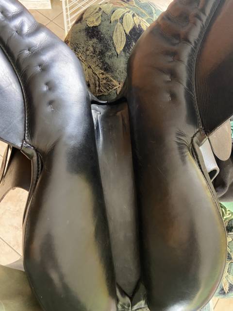 Selle de dressage 17 pouce - bon état général