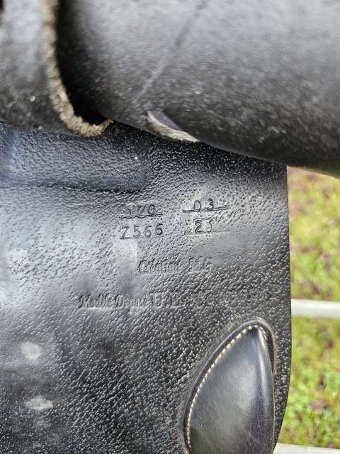 Selle Jump'in One noire 17 pouces à vendre