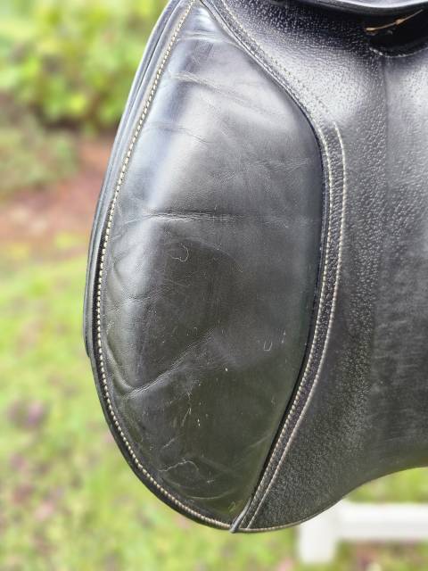 Selle Jump'in One noire 17 pouces à vendre