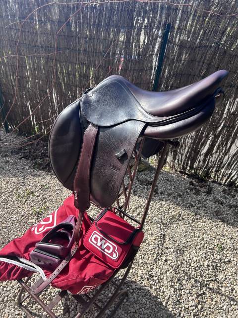 Selle CWD 17 pouces + housse et kit nettoyage 