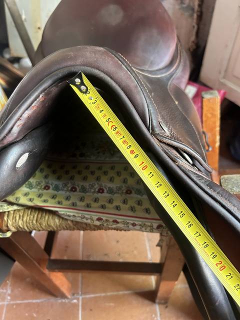 Selle CWD 17 pouces + housse et kit nettoyage 