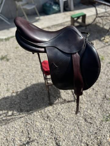 Selle CWD 17 pouces + housse et kit nettoyage 