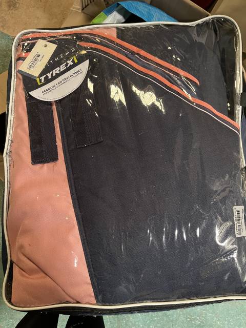 Couverture imperm&eacute;able 300gr neuve 