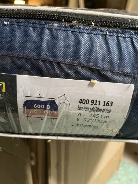 Couverture imperm&eacute;able 300gr neuve 