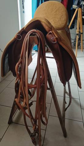 Ensemble portugais : Selle,  Filet, Collier de chasse..