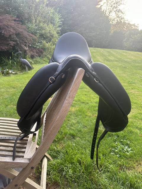 Selle de dressage GBS