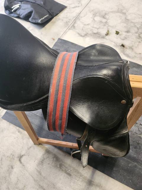 Selle 18 pouces noir