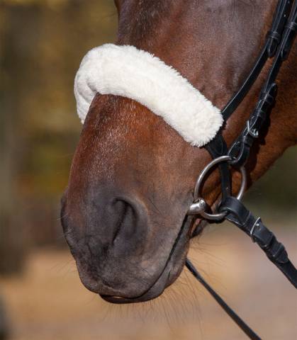 Prot&egrave;ge muserolle / t&eacute;ti&egrave;re faux fur Waldhausen