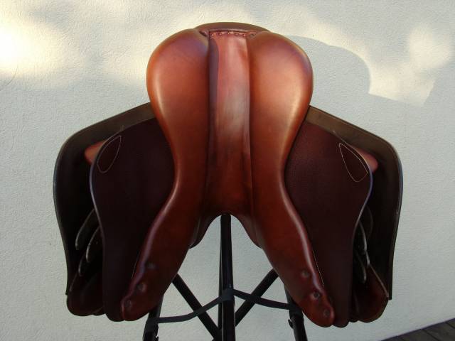 Selle Childeric FAP 17' arcade très large 