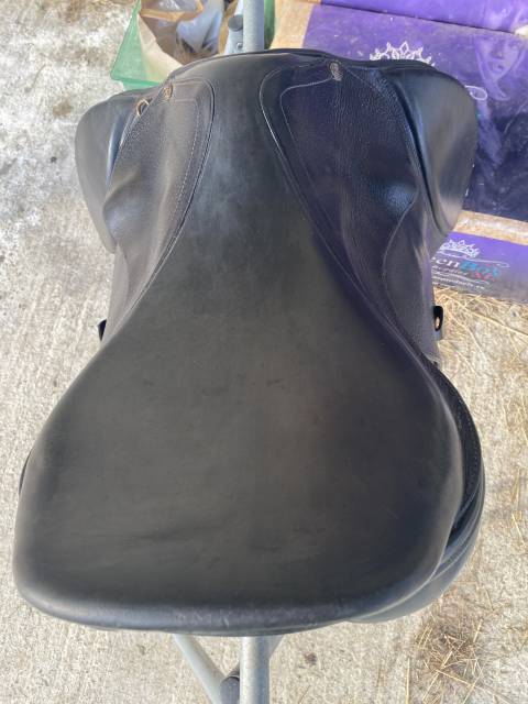 Selle mixte noire 17,5 pouces 