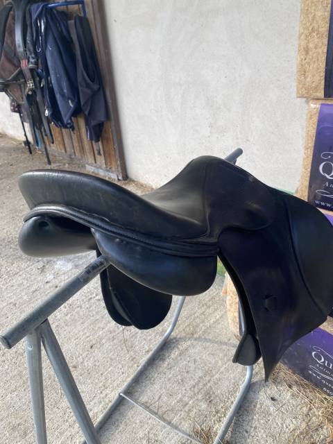 Selle mixte noire 17,5 pouces 