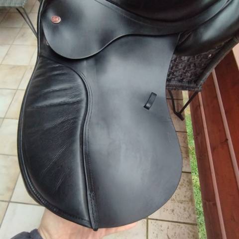 Selle Kent&Master > Thorowgood T4 T8 COB cuir 17 pouces
