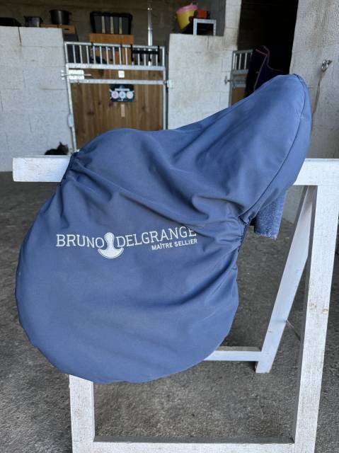 Selle Bruno Delgrange Noire 17 pouces état neuf 