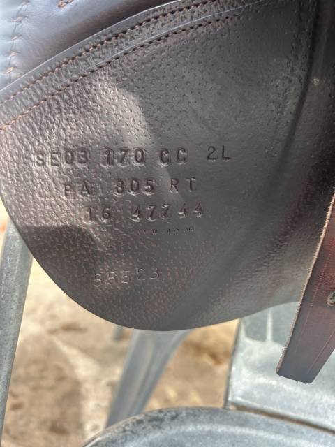 A vendre selle CWD + étrivières CWD + housse + kit