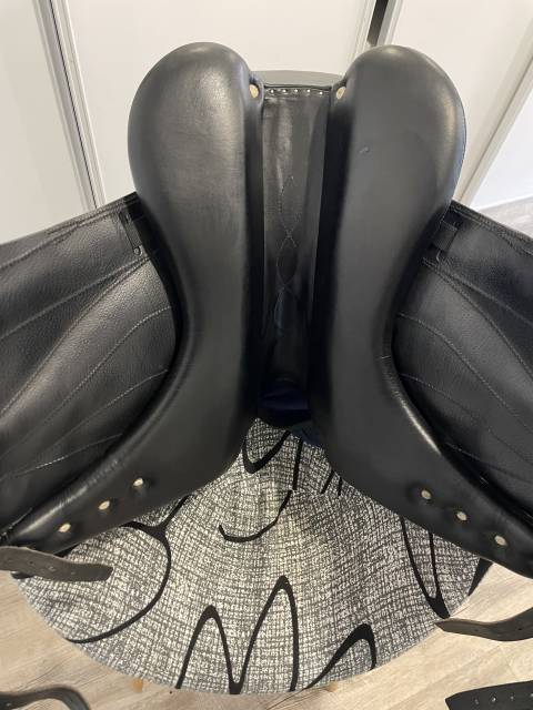 Selle de dressage Antarès 17,5 de 2020 - Excellent etat