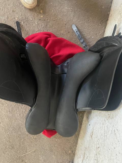 SELLE THORROWGOOD 17,5 NOIR