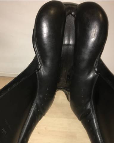 Selle de dressage Passier noire 17.5 pouces