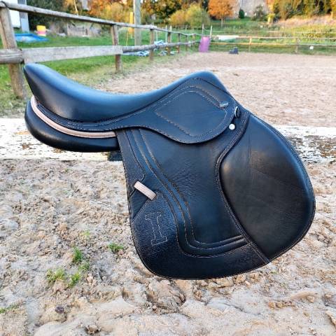 Selle Ikonic taille 17,5