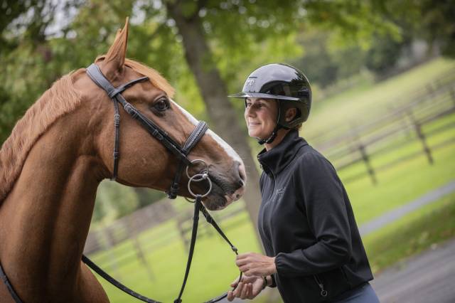 Casque visière large brillant - Penelope Collection