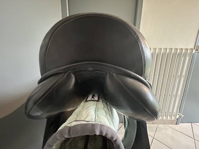 Selle dressage 17.5 pouces 