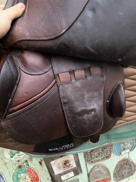 Selle d’obstacles GBS semi-creux de 17,5